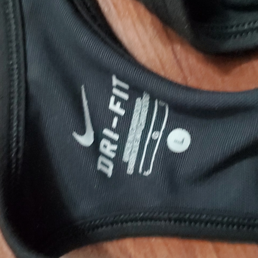 Nike dri fit tank with built in bra - Picture 4 of 4